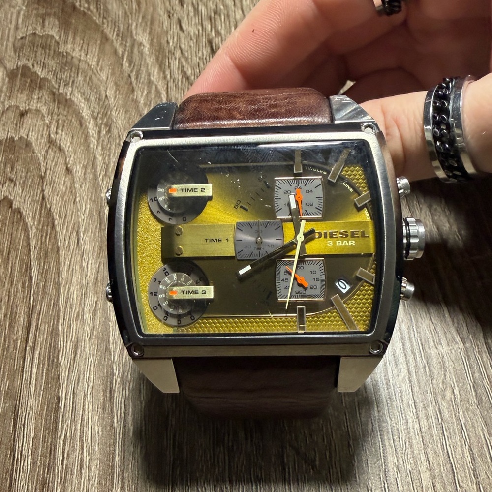 Diesel DZ-3727 Stainless Steel Men's Watch In Used Condition